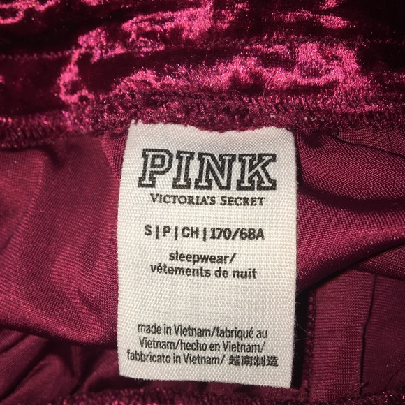 A pair of velvet shorts - Picture 3 of 3